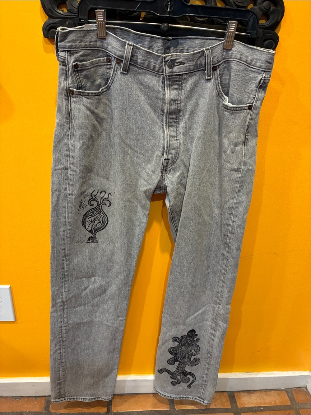 Levi's Light Gray Straight-Leg Jeans